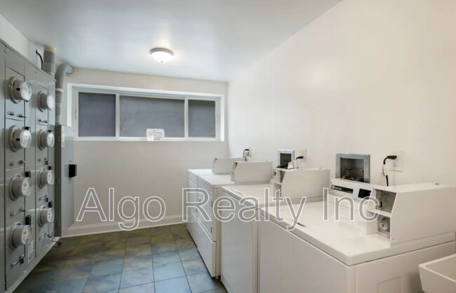 Photo - 729 E 16th St