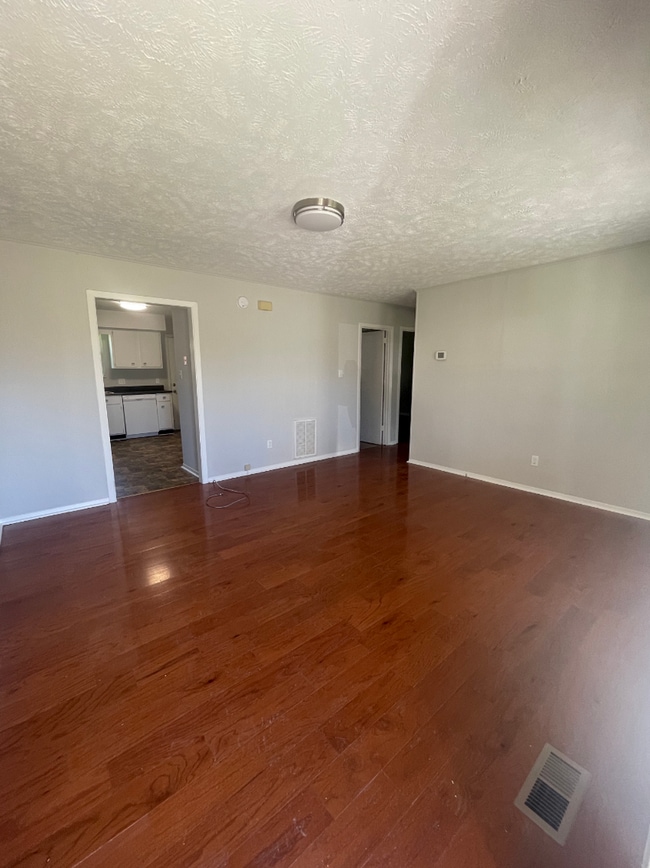 Photo - 1908 Meadowview Ln