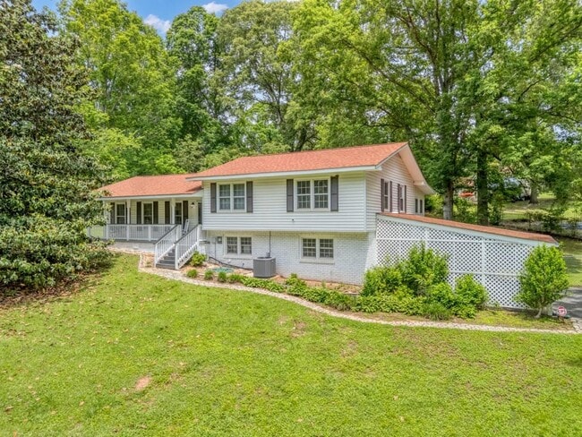 Building Photo - 83 Summit Ridge Cir SE