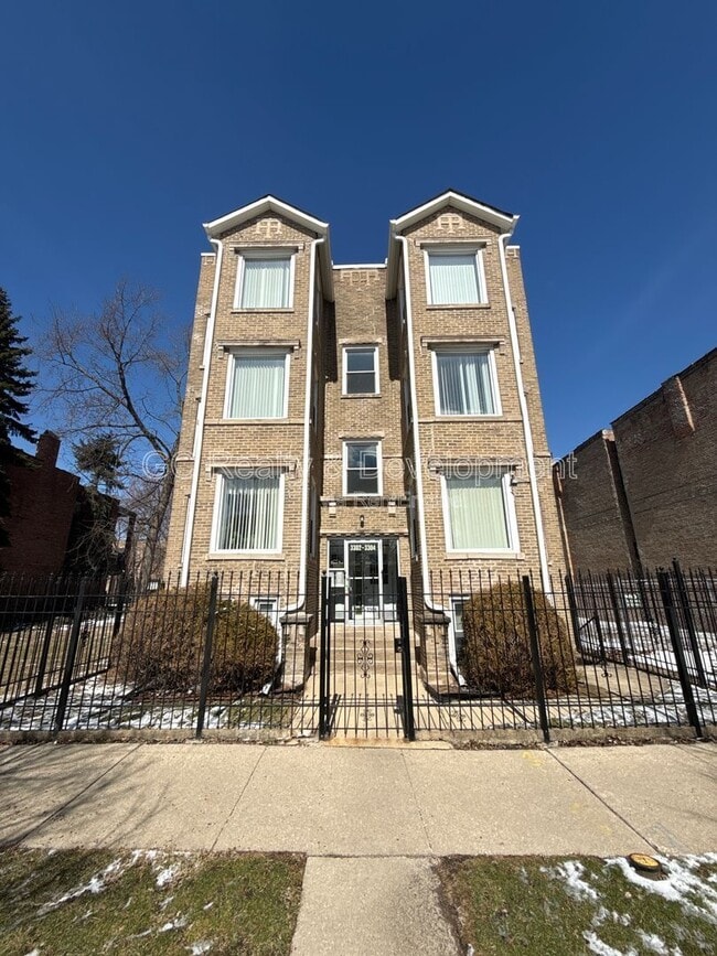 Building Photo - 3302 W Fulton Blvd Unit 3