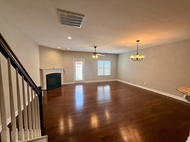 Photo - 1808 Fox Den Way