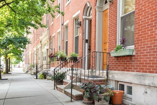 Building Photo - 1825 Fairmount Ave Unit 2