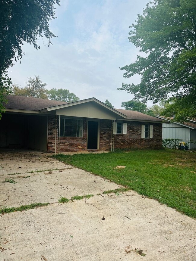 Building Photo - $1500 move-in special Rental