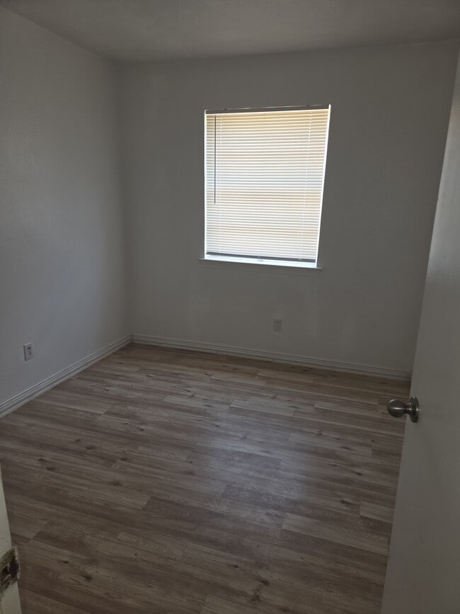 Photo - 714 E Vista Dr
