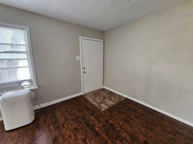 Photo - Charming duplex  established Parkdale Heights area of Dallas.