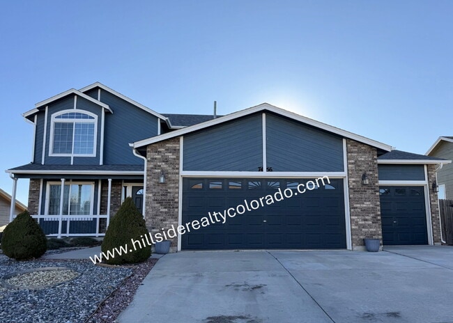 Building Photo - Spacious Home with 3-Car Garage