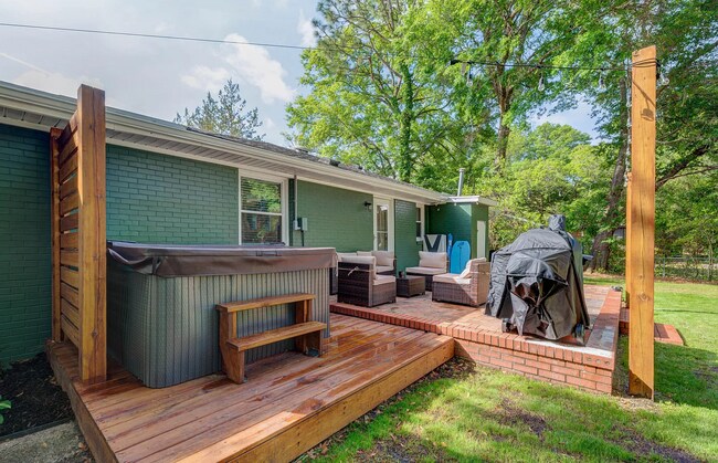 Photo - 909 Francis Marion Dr