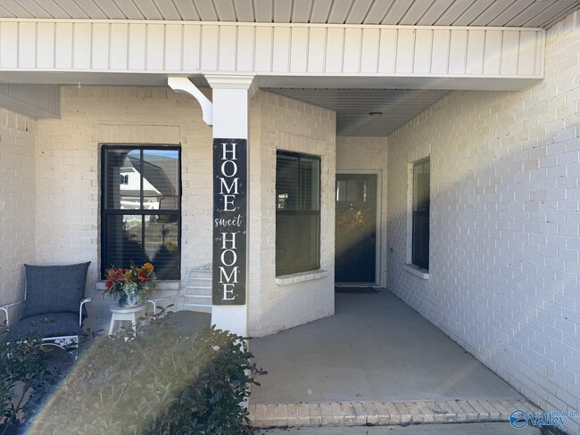 Photo - 445 Legend Oak Way SW