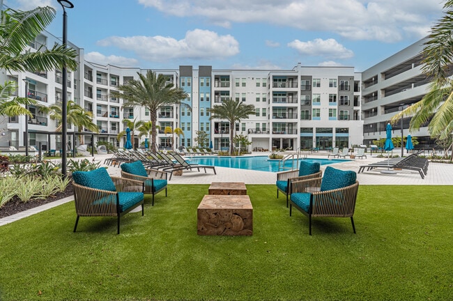 Court Yard - Lounge Area