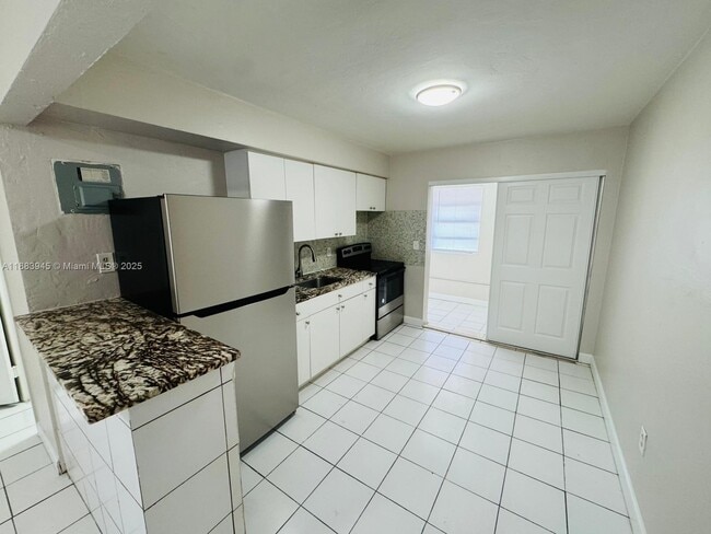 Building Photo - 2960 W Flagler St Unit 102 Rental