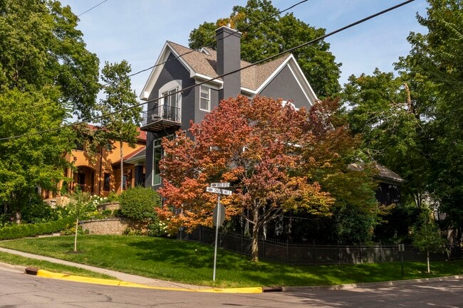 Charming corner lot just a few blocks from downtown Wayzata - 745 Rice St E