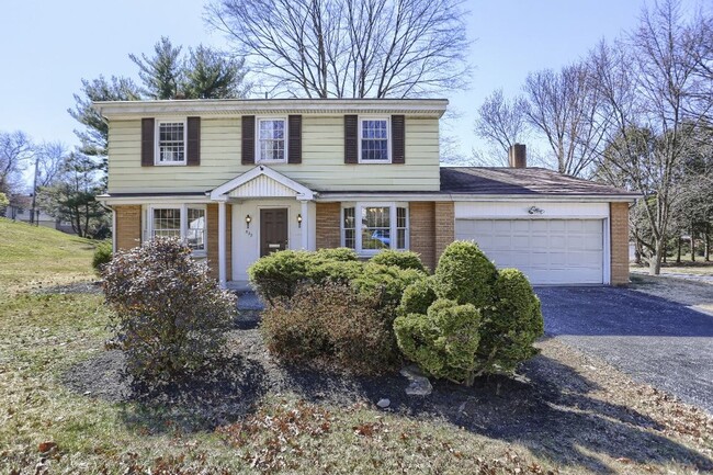 Photo - 332 Deerfield Rd House