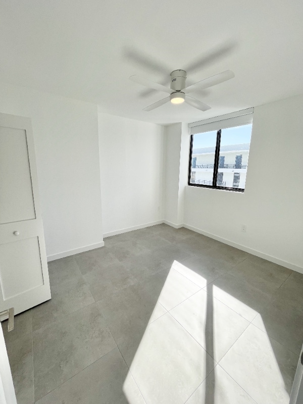 Photo - 1940 Van Buren St Unidad 701