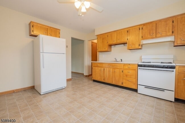 Photo - 216 Ringwood Ave