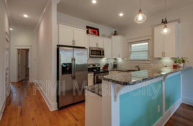 Photo - 1329A Meridian St