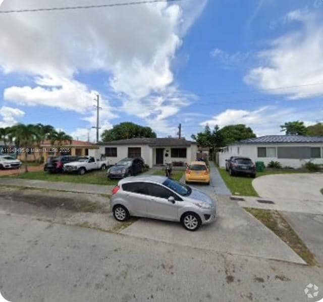 Building Photo - 4750 NW 5th St Rental