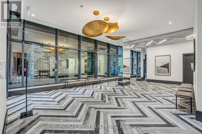 Photo - 1808 St Clair Ave W Unité 617