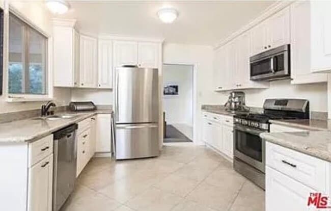 Photo - 1423 Roscomare Rd