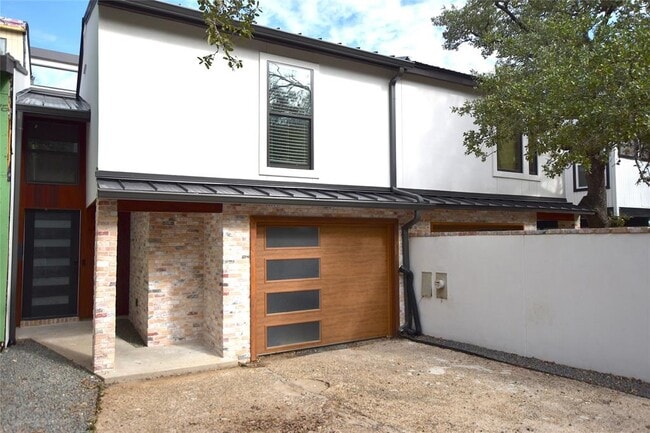 Building Photo - 2202 Trailside Dr