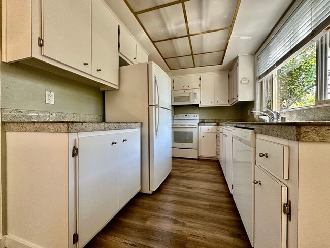 Photo - Spacious 3 Bed 2.5 Bath Walnut Creek Townhome - Commuter's Dream!