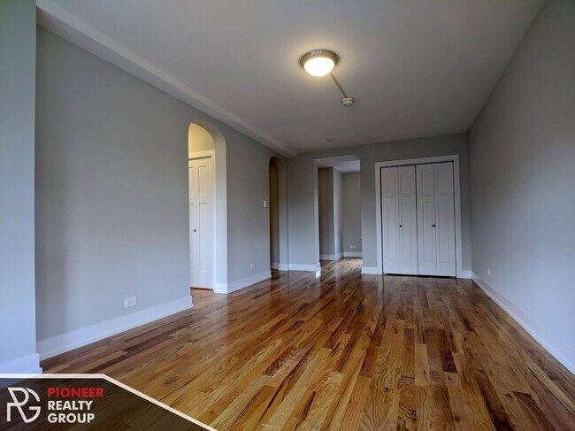 Photo - 557 W Arlington Pl Unit 5