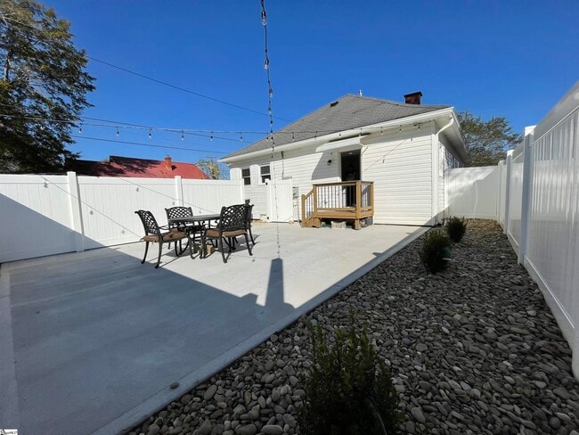 Photo - 315 N Maple St