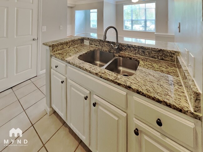 Photo - 955 Juniper St NE