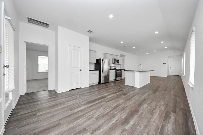 Building Photo - 5611 Simcrest Grove Dr