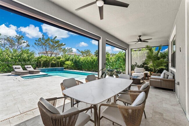 Photo - 4642 Pinehurst Trl W