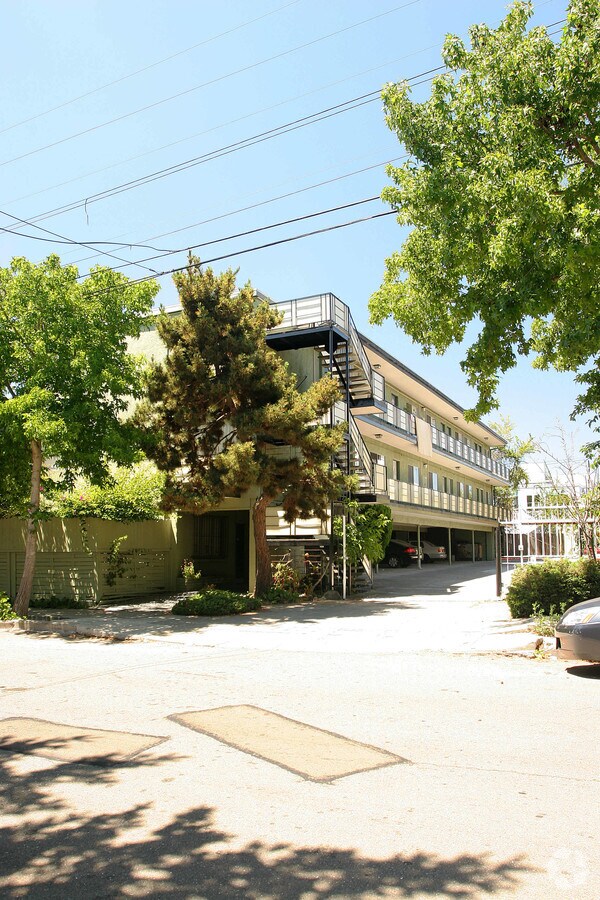 Photo - 2123 Blake St