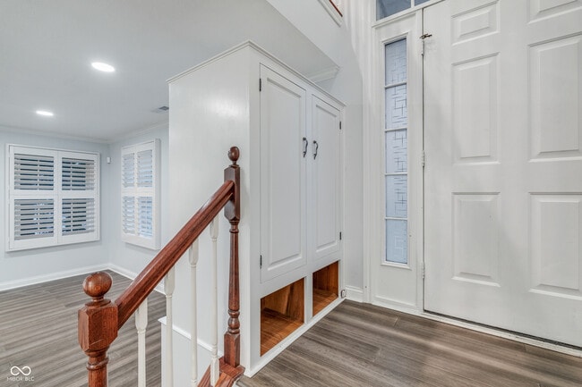 Photo - 2068 Broughton St