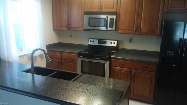 Building Photo - 208 Henwick Ct Rental