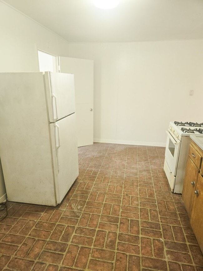 Photo - 980-982 Oakland Street Unit 980 Oakland St-RTS 06/09/26