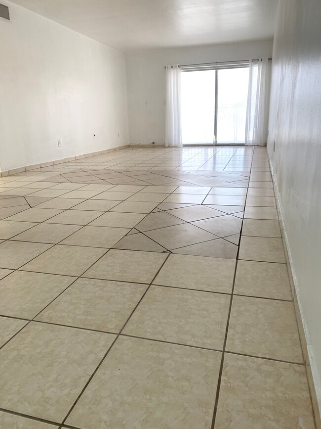 Photo - 2225 NE 123rd St Unidad 114