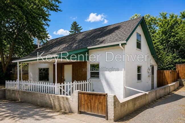 Building Photo - 812 5th St Unit C