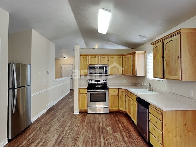 Photo - 1877 E Cedar Dr