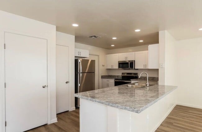 Photo - 4210 N 113th Dr