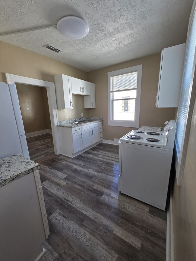 Photo - 930 Murphy St