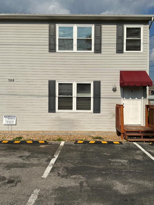 Photo - 755 Chestnut Ave