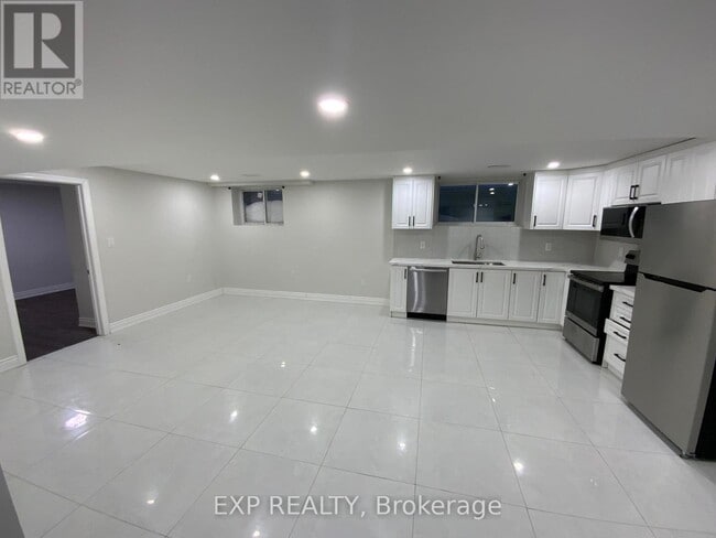 Photo - 923 Guinness Cres