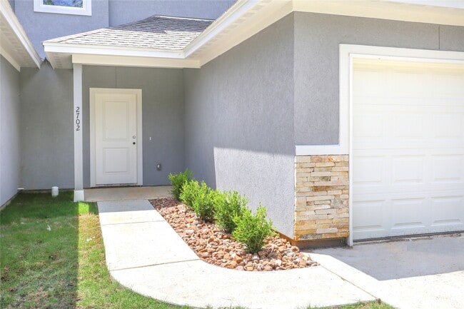 Building Photo - 2702 Appian Wy