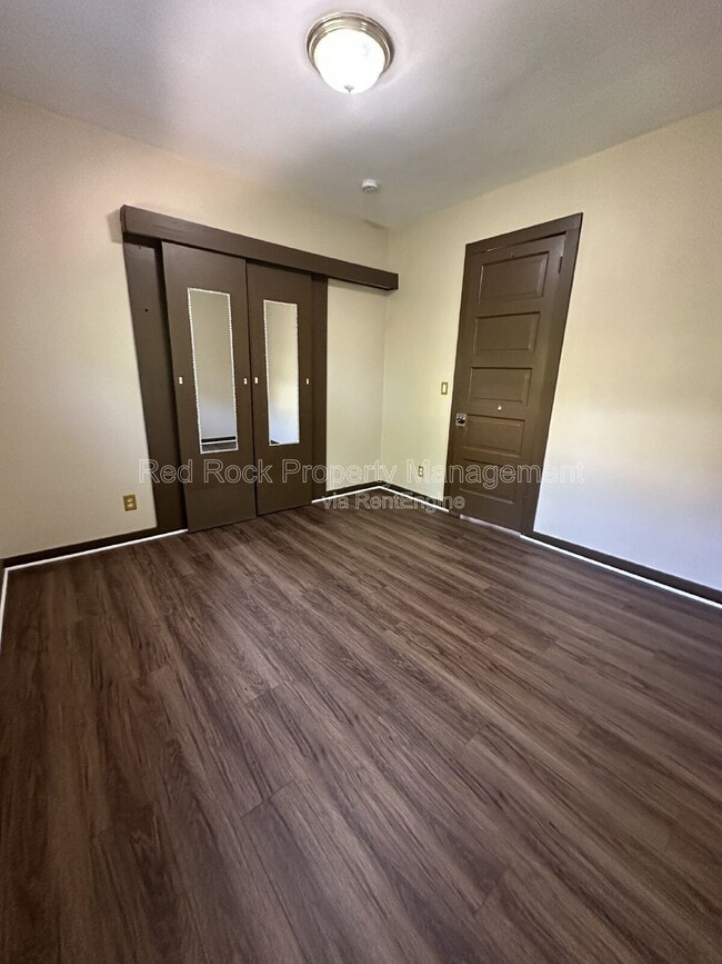 Photo - 835 Elm St