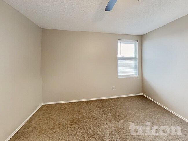 Photo - 2904 Crimson Clover Dr