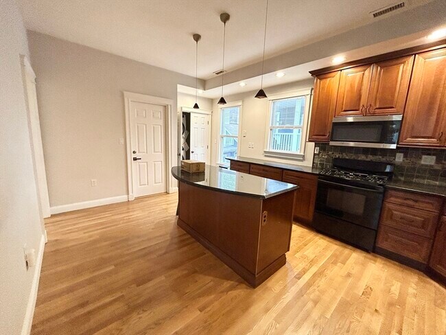 Photo - 12 Buttonwood St Unidad 3