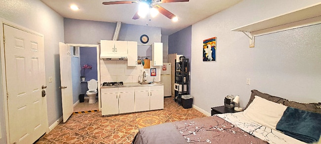 Photo - 1045 N Hazard Ave Unidad Back Studio