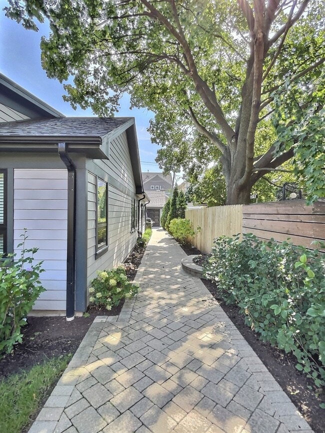 Photo - 5245 W Ardmore Ave