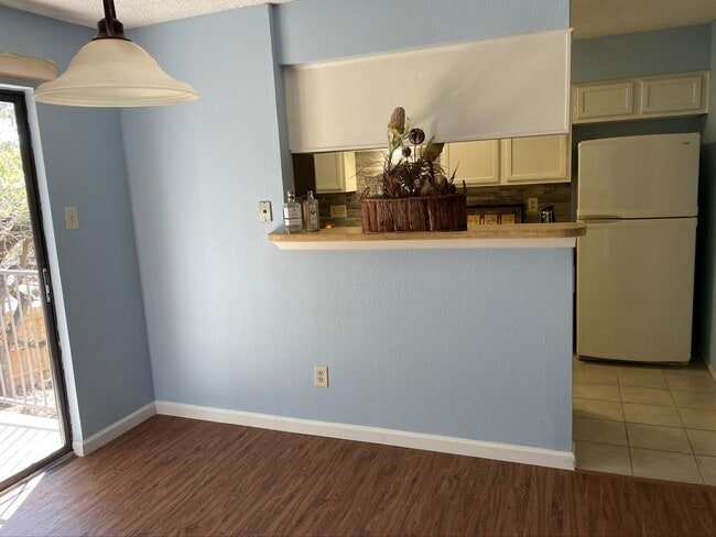 Photo - 4159 Steck Ave Unidad 275