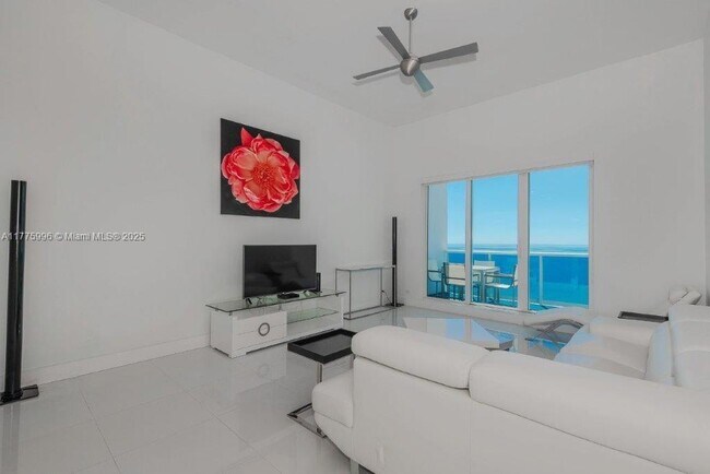 Building Photo - 2301 Collins Ave Unit 1624 Rental