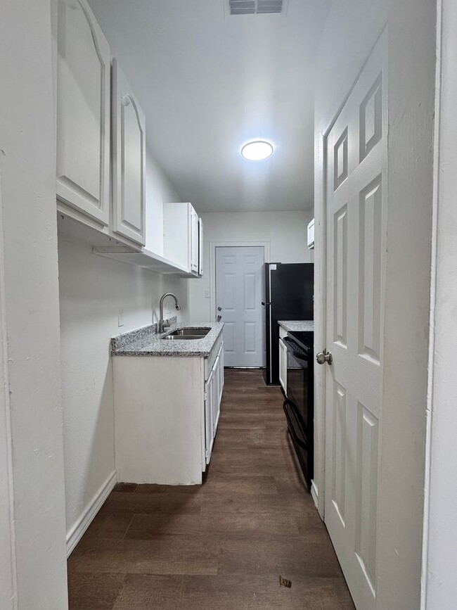 Photo - ONE BEDROOM APT WITH WATER PAID