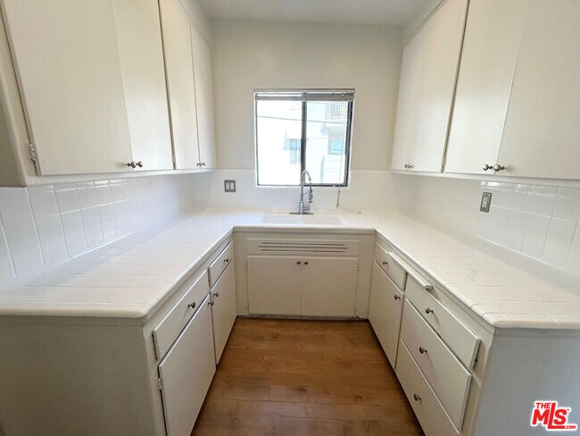 Photo - 1148 N Formosa Ave Unit 9